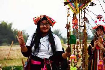 Erni Puspanantasari Putri Dosen UNTAG Surabaya terpilih ISAN SMILE 2016 di Khon Kaen Thailand