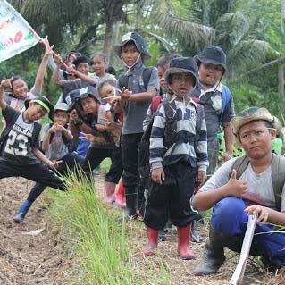 Sekolah Alam Pacitan Mendidik Anak Tumbuh Menjadi Manusia Berkarakter